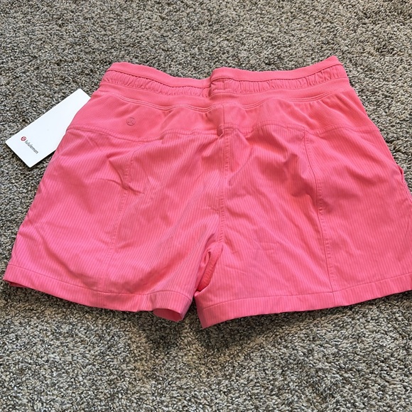 Lululemon Dance Studio HR Lined short size 6 NWT - Picture 4 of 4